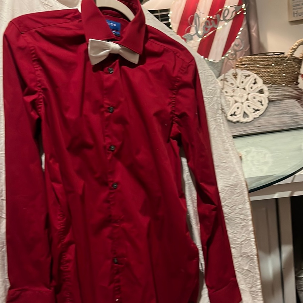 Men’s button down dress shirt in “valentine heart red” size small slim fit